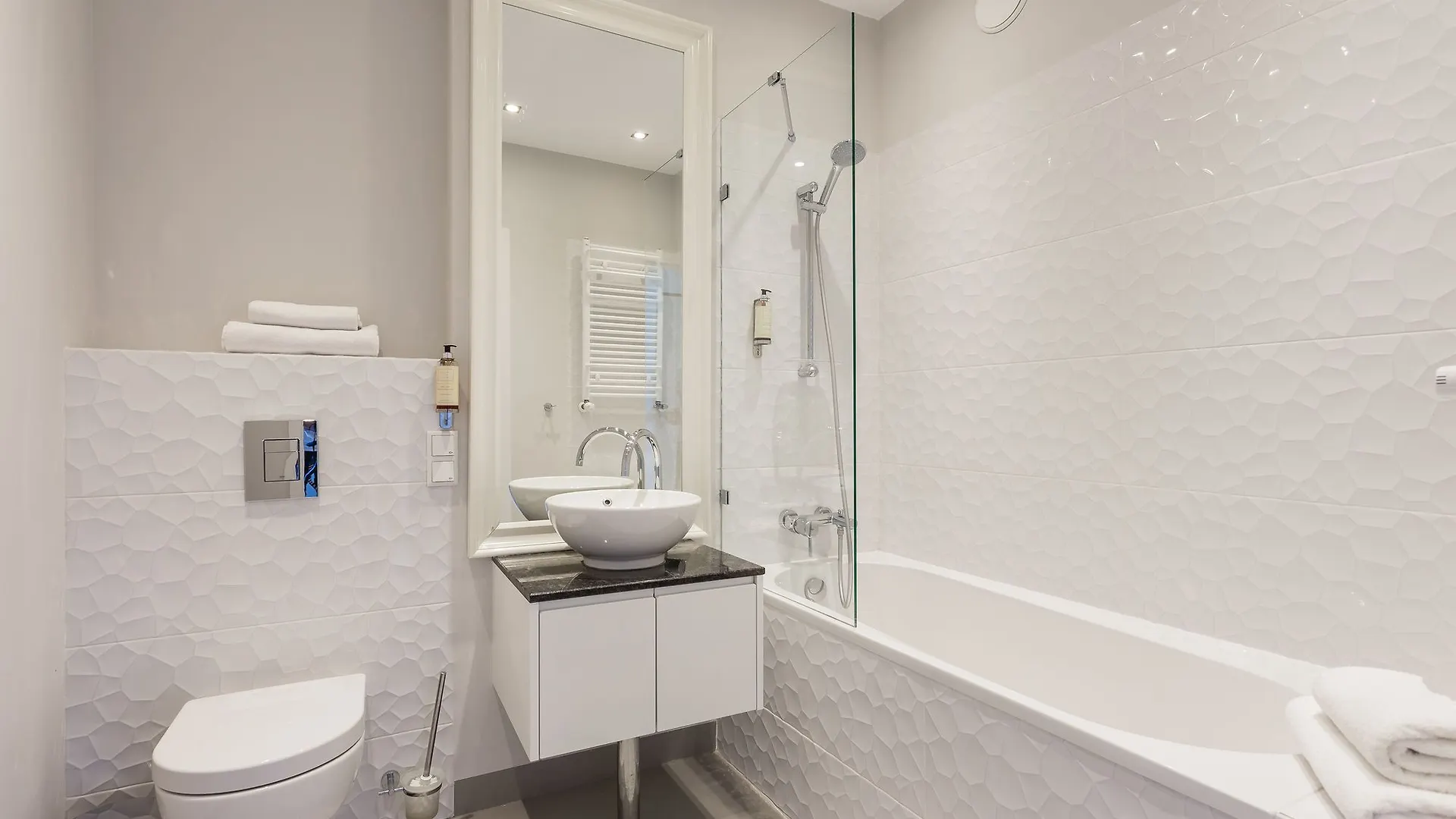 Platinum Residence Qbik 0*, Warsaw