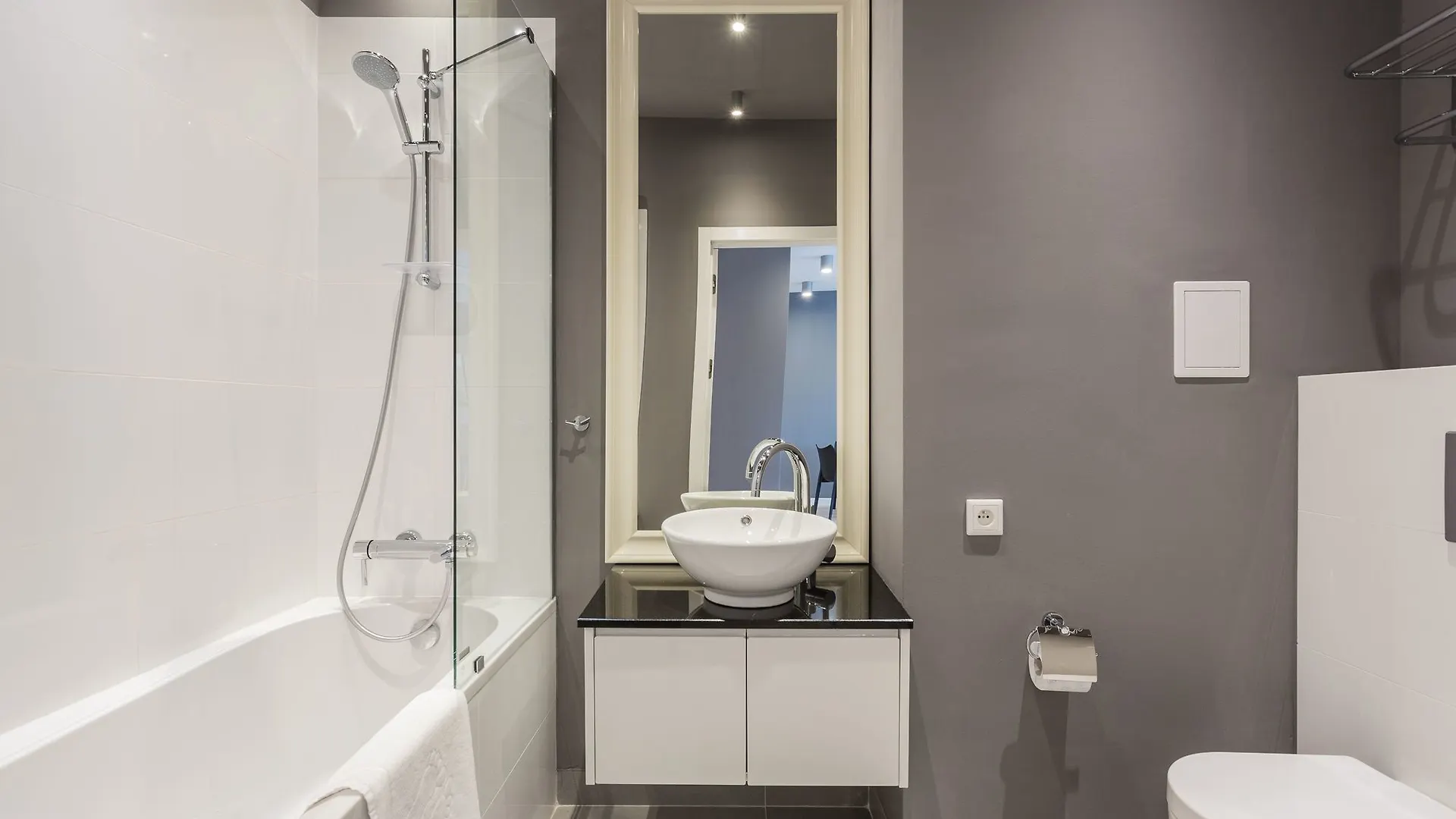 Platinum Residence Qbik 0*, Warsaw